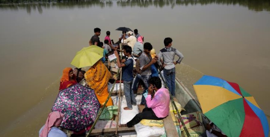Καταρρακτώδεις βροχές από μουσώνες στην Ινδία στοίχισαν τη ζωή σε 12 ανθρώπους